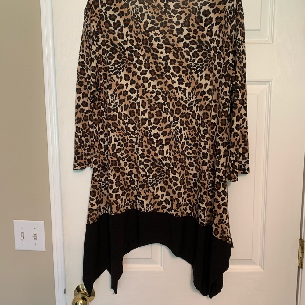 •Leopard Tunic• - Picture 2 of 2